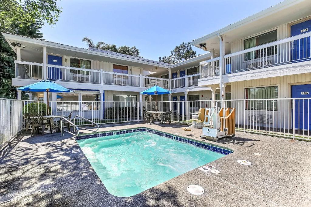 Motel 6-Oakland, CA - Embarcadero photo 4