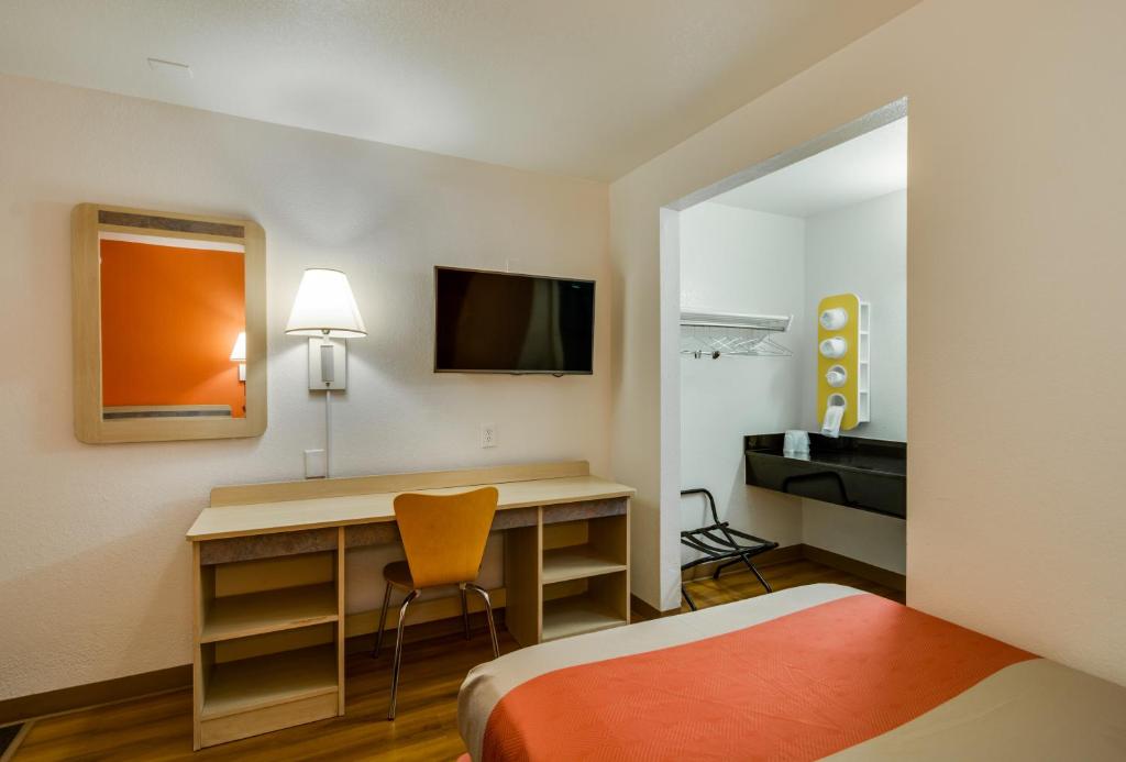 Motel 6-Schiller Park, IL - Chicago O'Hare photo 3