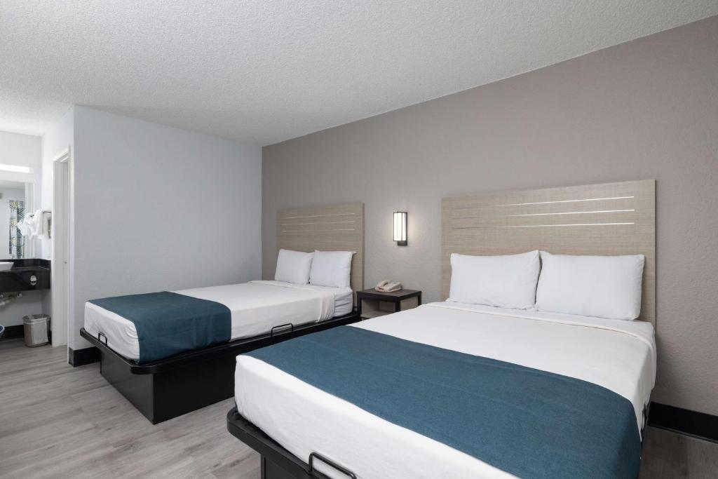 Motel 6-Tempe, AZ - Broadway - ASU, photo 1