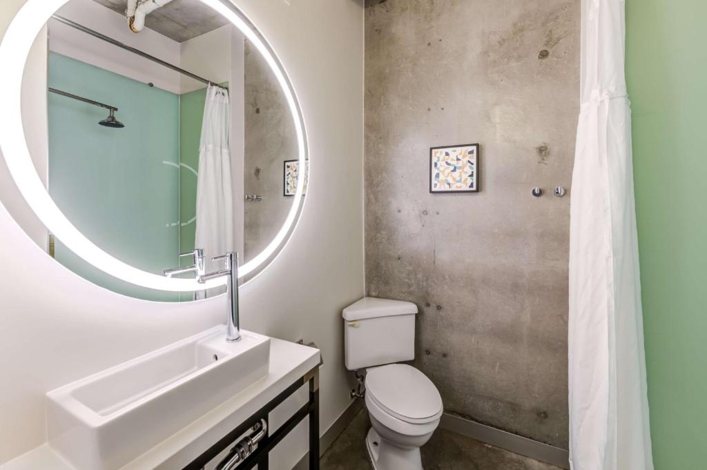 NYLO Las Colinas Hotel, Tapestry Collection by Hilton photo 3