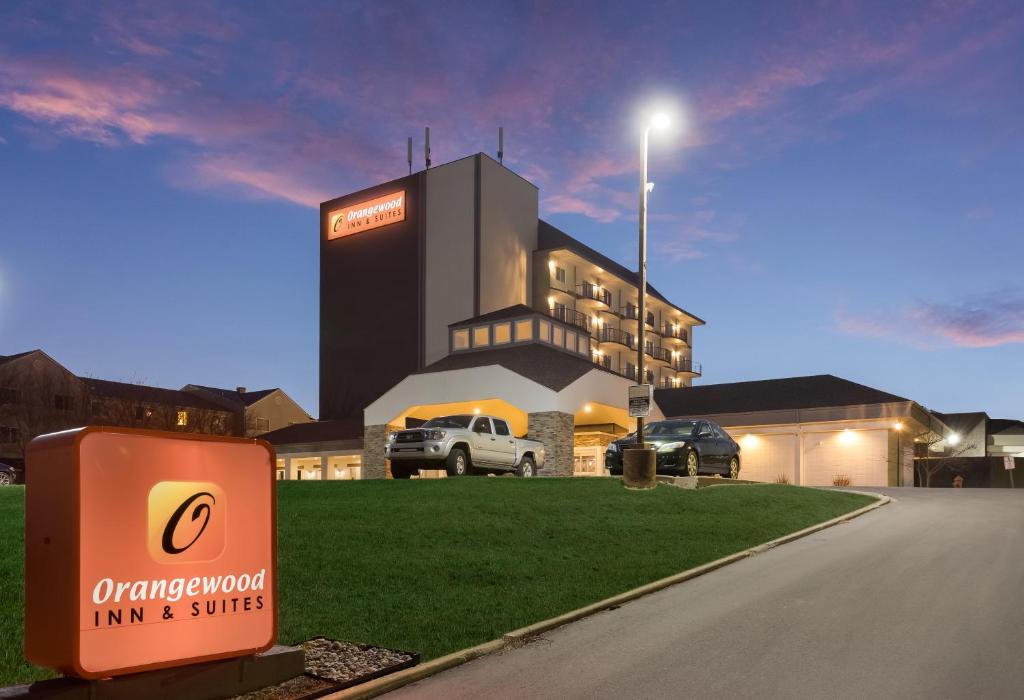 Orangewood Inn & Suites Kansas City Airport, photo 1