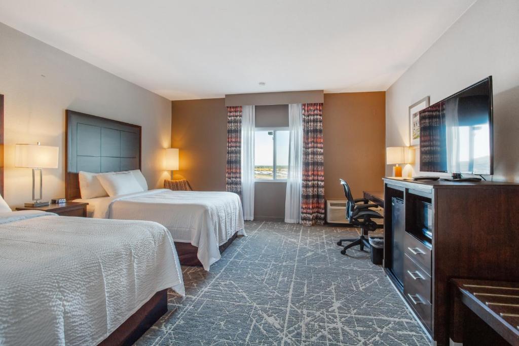 Orangewood Inn & Suites Kansas City Airport photo 2