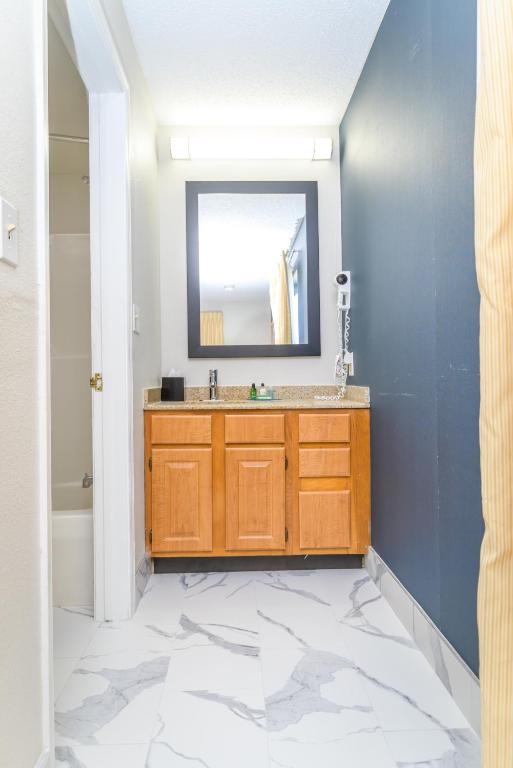Philadelphia Suites at Airport - An Extended Stay Hotel photo 3