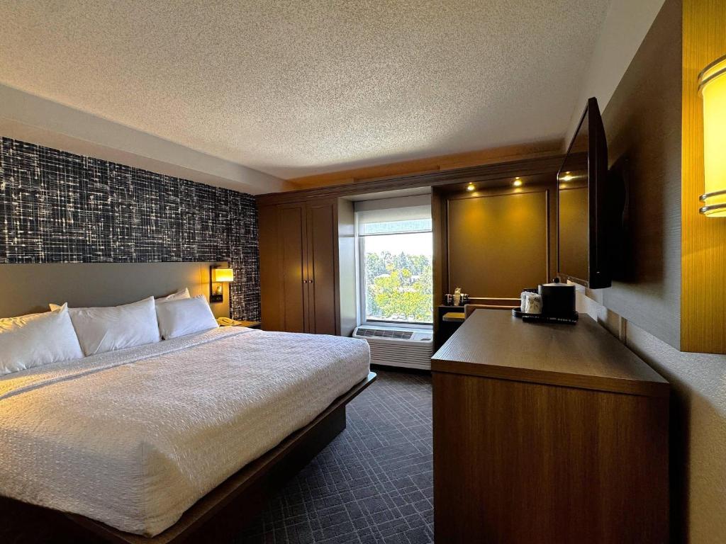 Pittsburgh Airport Inn and Suites, photo 1