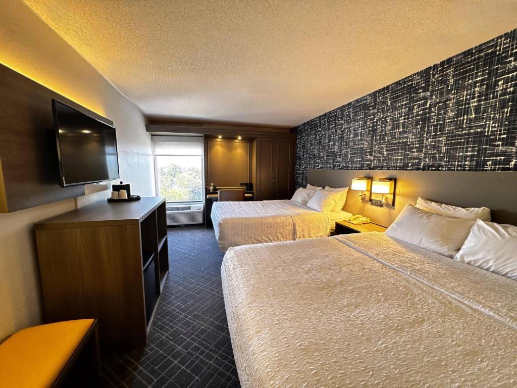 Pittsburgh Airport Inn and Suites photo 2