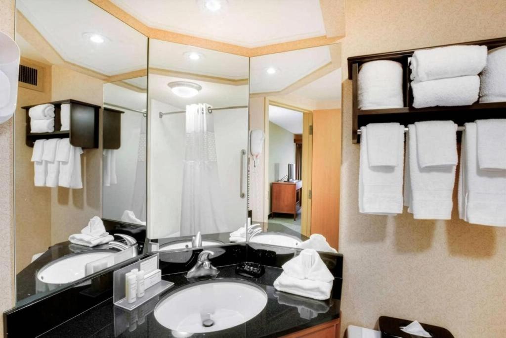 Pittsburgh Airport Inn and Suites photo 3