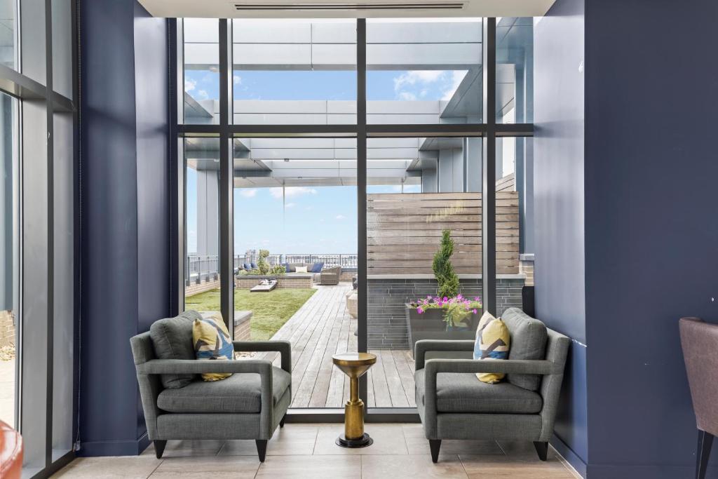 Placemakr Marymount Ballston photo 3