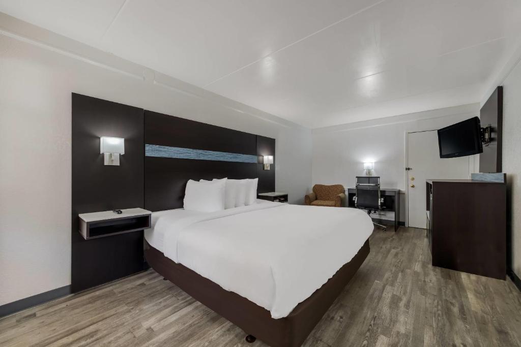Quality Inn & Suites Airport, photo 1