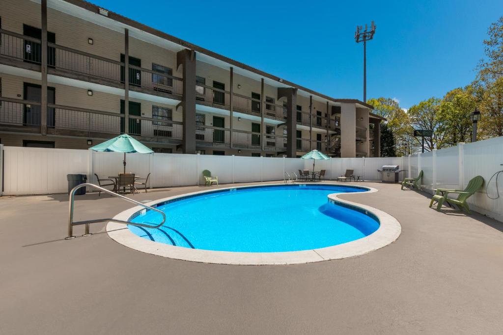 Quality Inn & Suites Airport photo 4