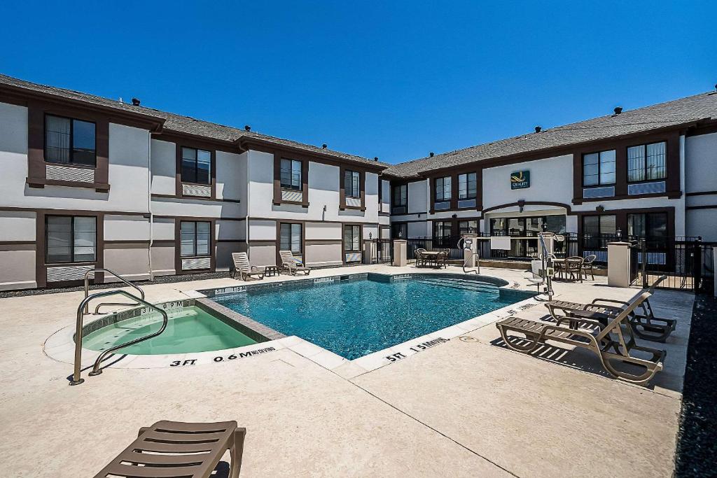 Quality Inn & Suites Irving DFW Airport South photo 2