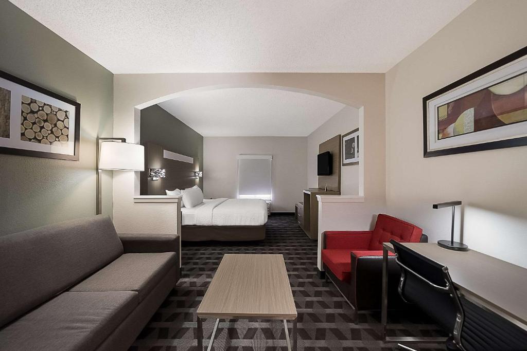 Quality Inn & Suites Irving DFW Airport South photo 3