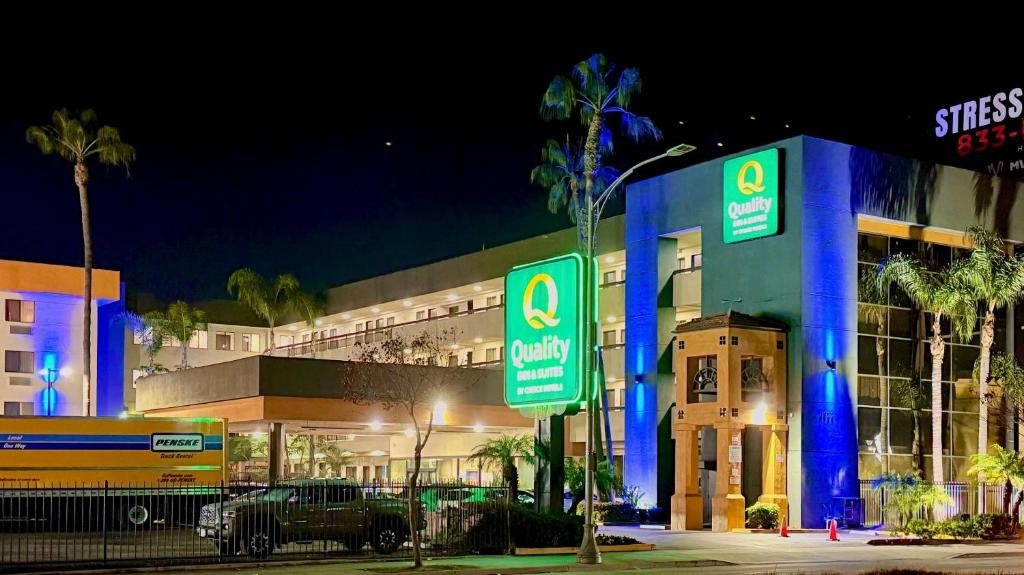 Quality Inn & Suites Los Angeles Airport - Stadium District, photo 1
