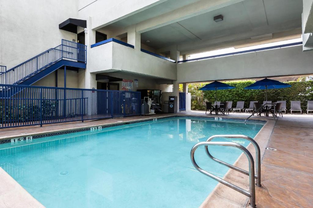 Quality Inn & Suites Los Angeles Airport - Stadium District photo 4