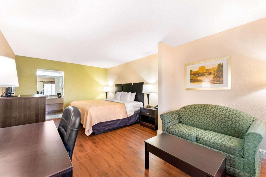 Quality Inn & Suites Orlando Airport photo 2