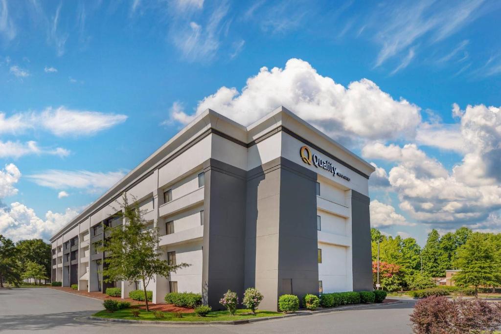 Quality Inn & Suites Raleigh Durham Airport, photo 1