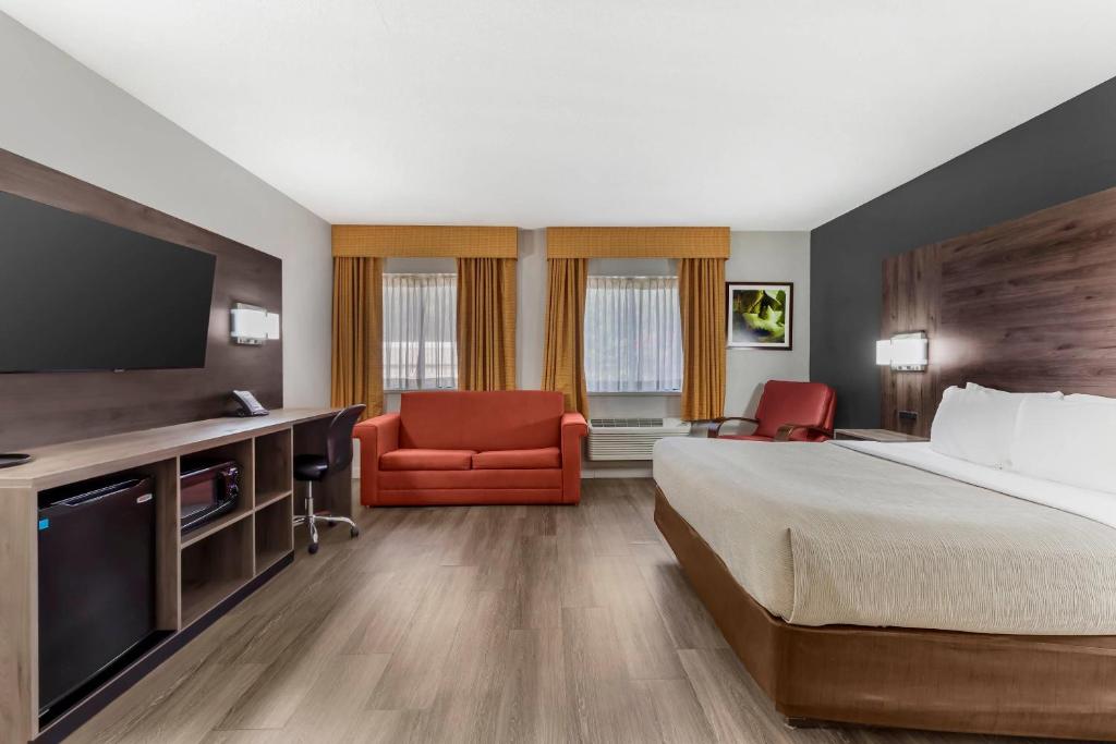Quality Inn & Suites Raleigh Durham Airport photo 2