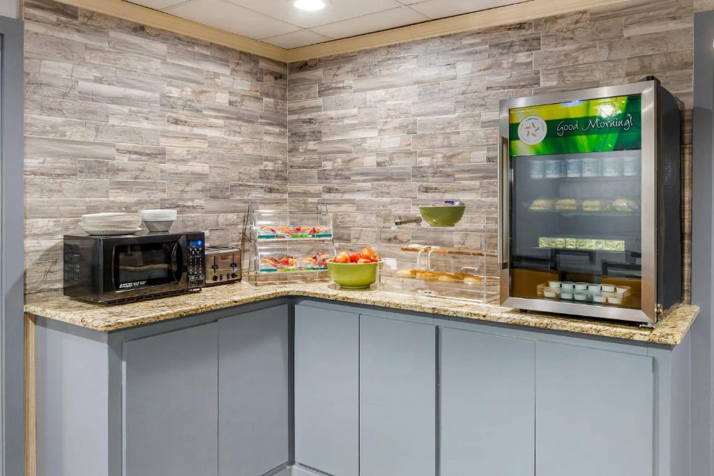Quality Inn & Suites Raleigh Durham Airport photo 4