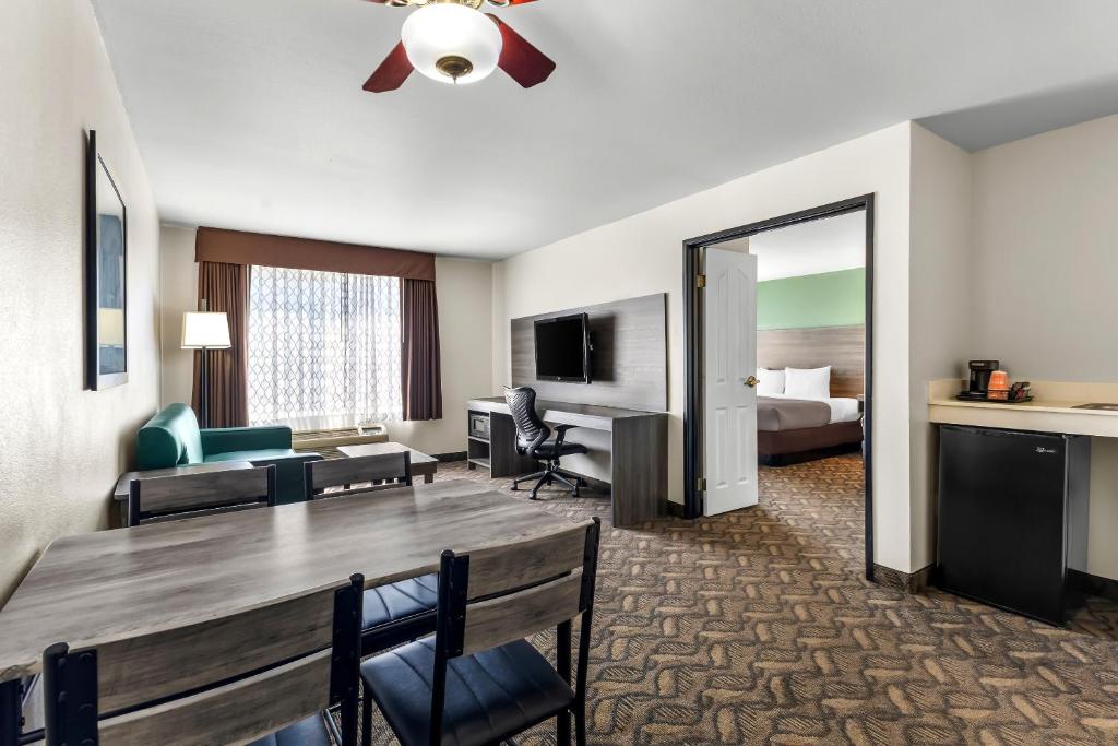 Quality Inn & Suites Salt Lake City Airport West photo 4