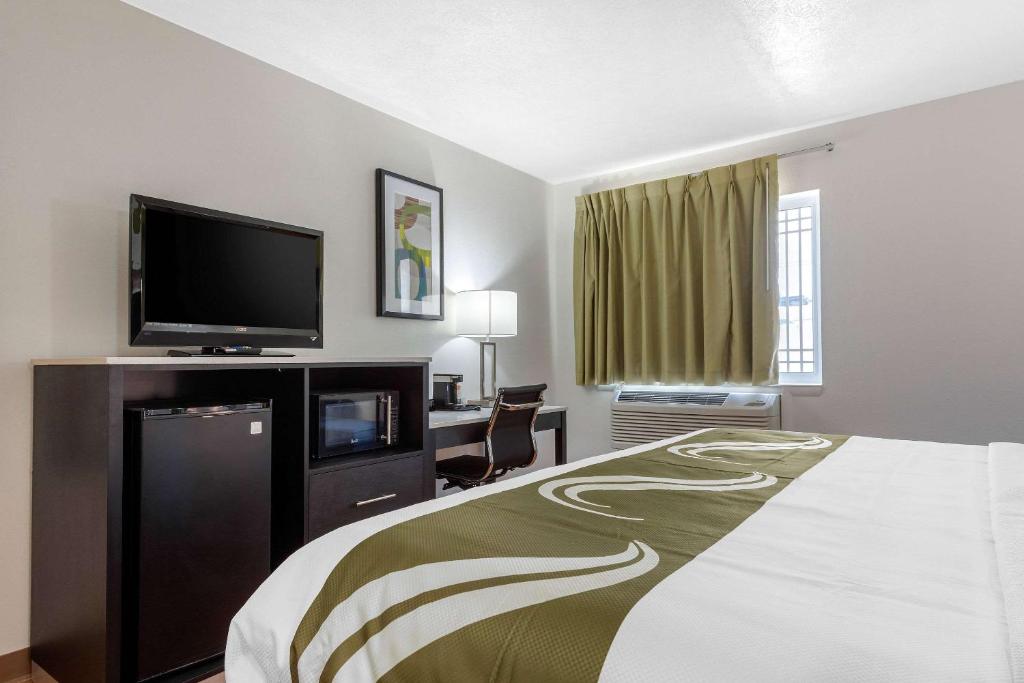 Quality Inn Coraopolis - Pittsburgh Airport photo 2