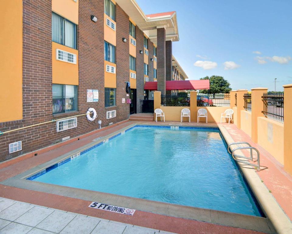Quality Inn DFW Airport North photo 4