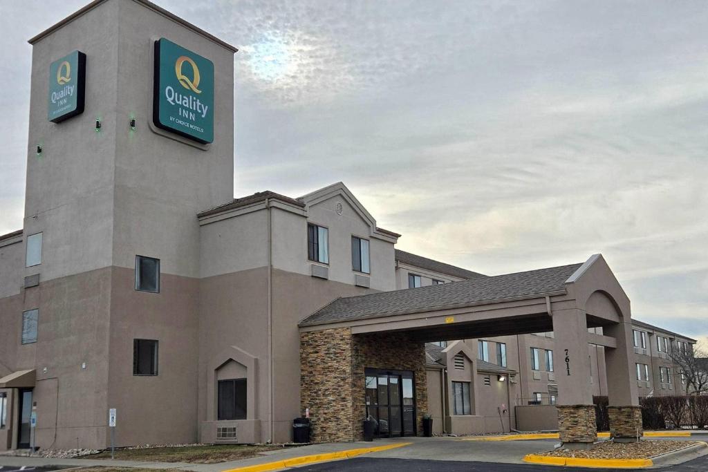 Quality Inn Kansas City International Airport, photo 1