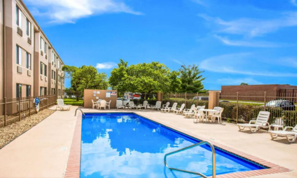 Quality Inn Kansas City International Airport photo 4