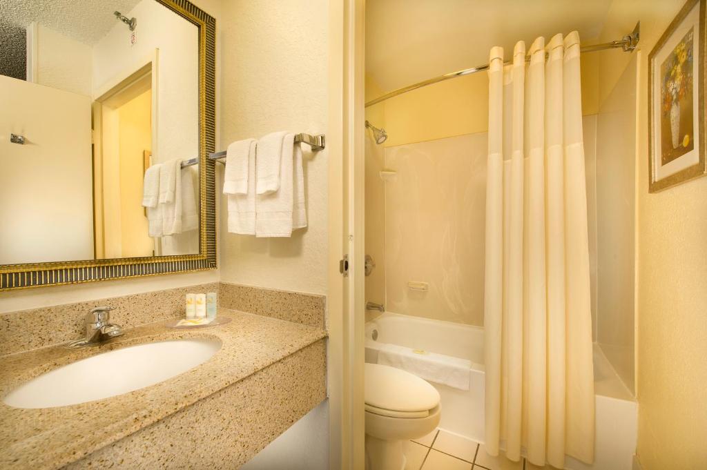 Quality Inn Miami Airport - Doral photo 3