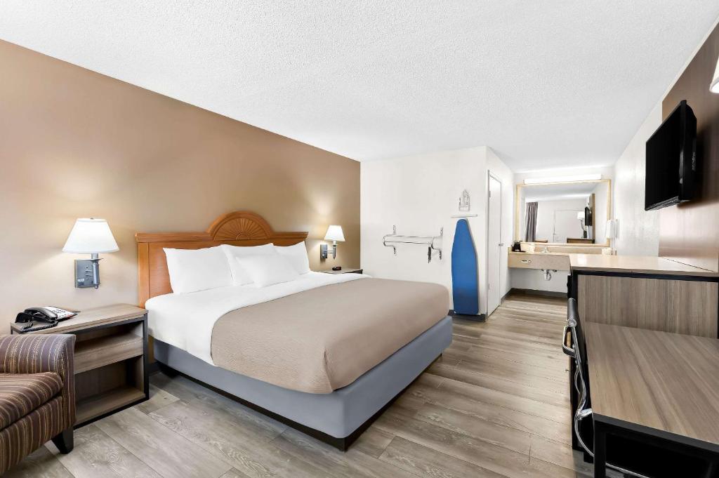 Quality Inn Middleburg Heights near Cleveland Airport photo 2
