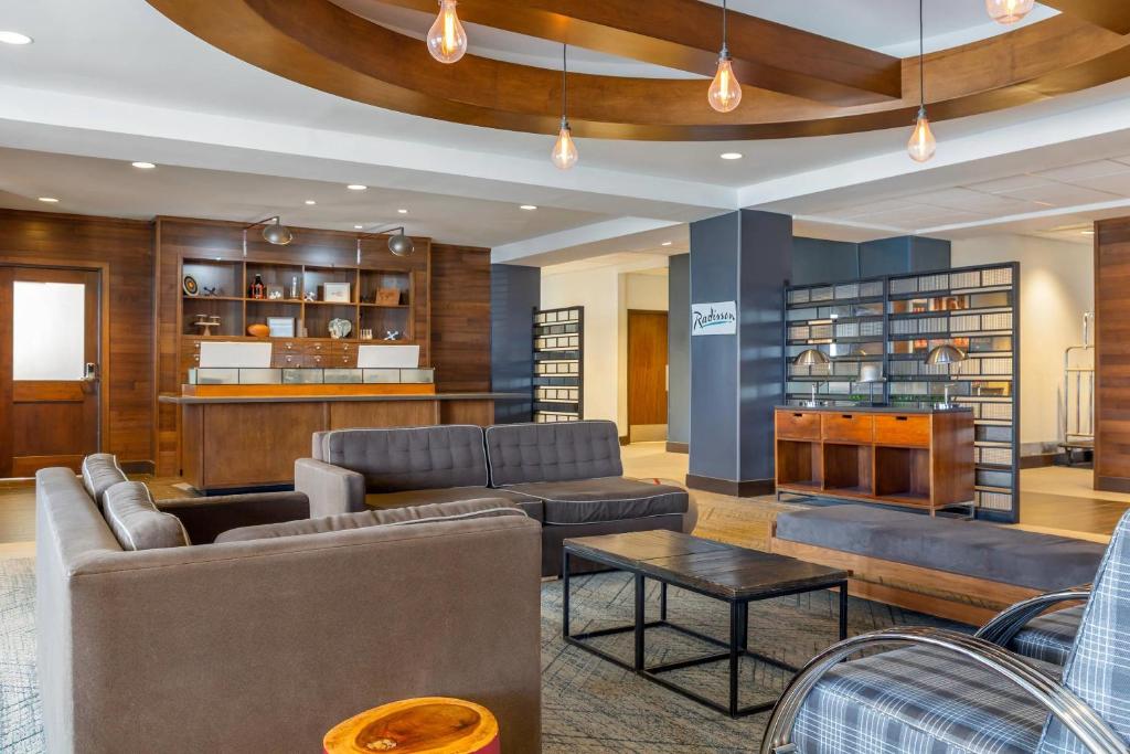 Radisson Hotel Detroit Metro Airport photo 3