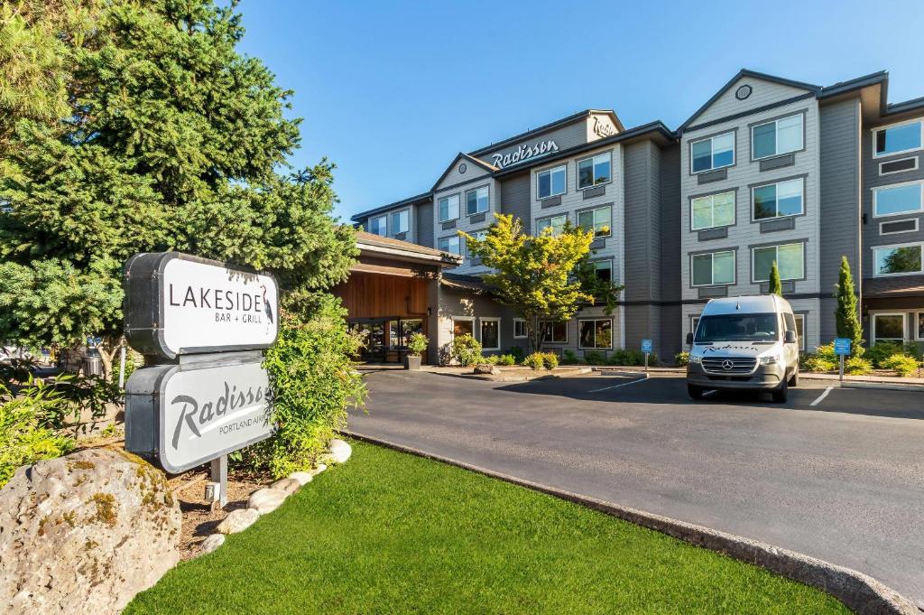 Radisson Hotel Portland Airport photo 2