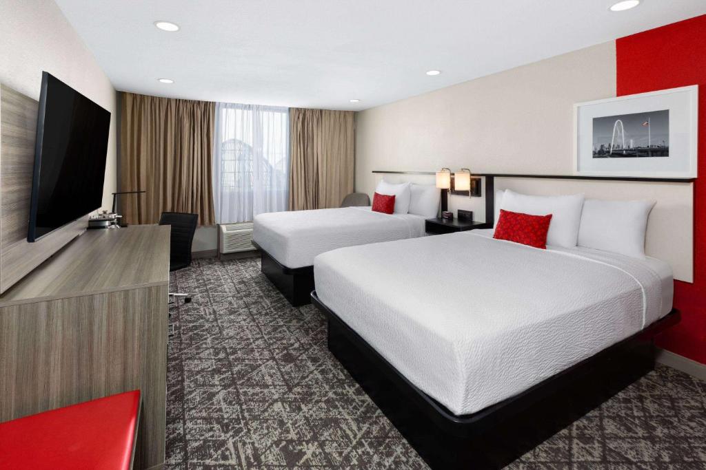 Ramada by Wyndham DFW Airport photo 2