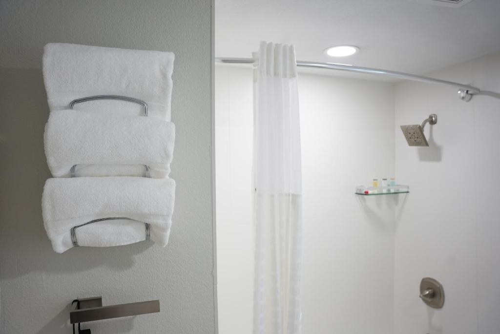 Ramada by Wyndham DFW Airport photo 3