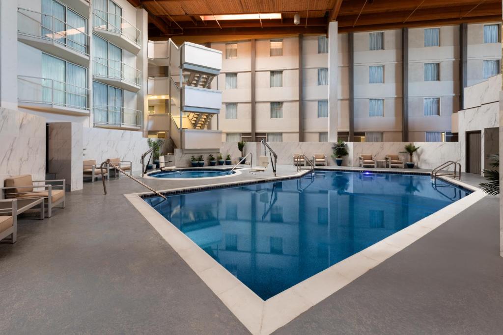 Ramada by Wyndham DFW Airport photo 4