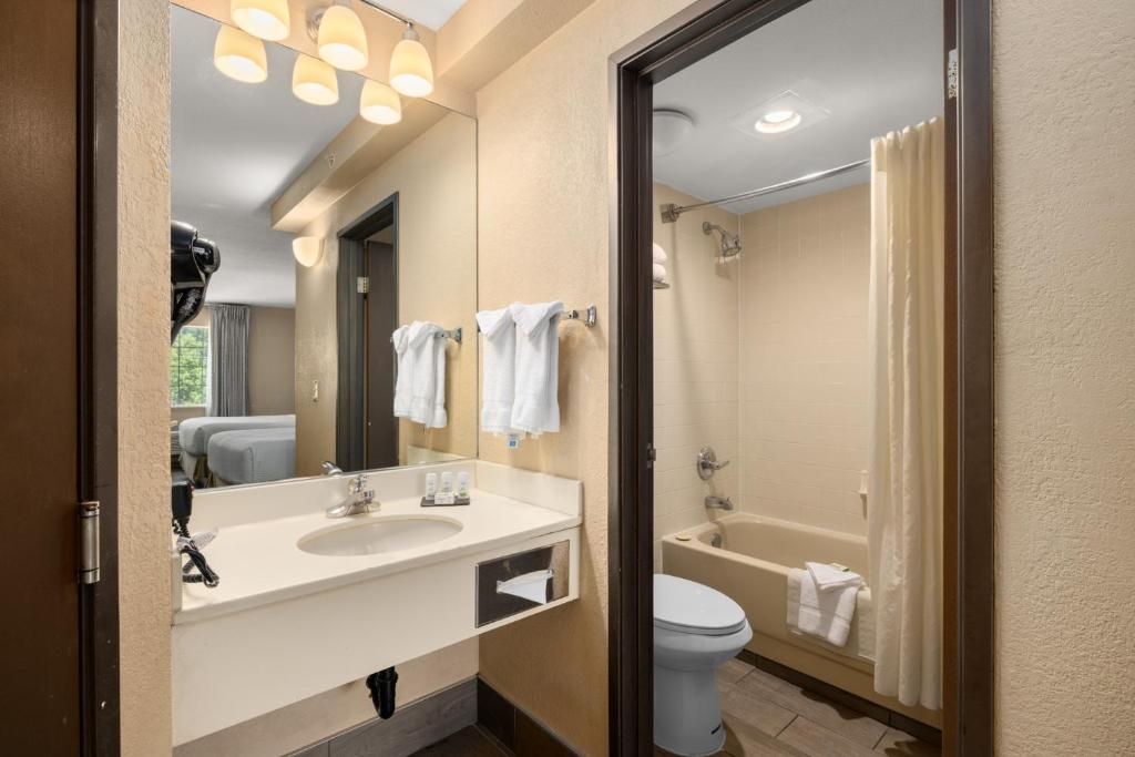 Ramada by Wyndham Portland photo 3