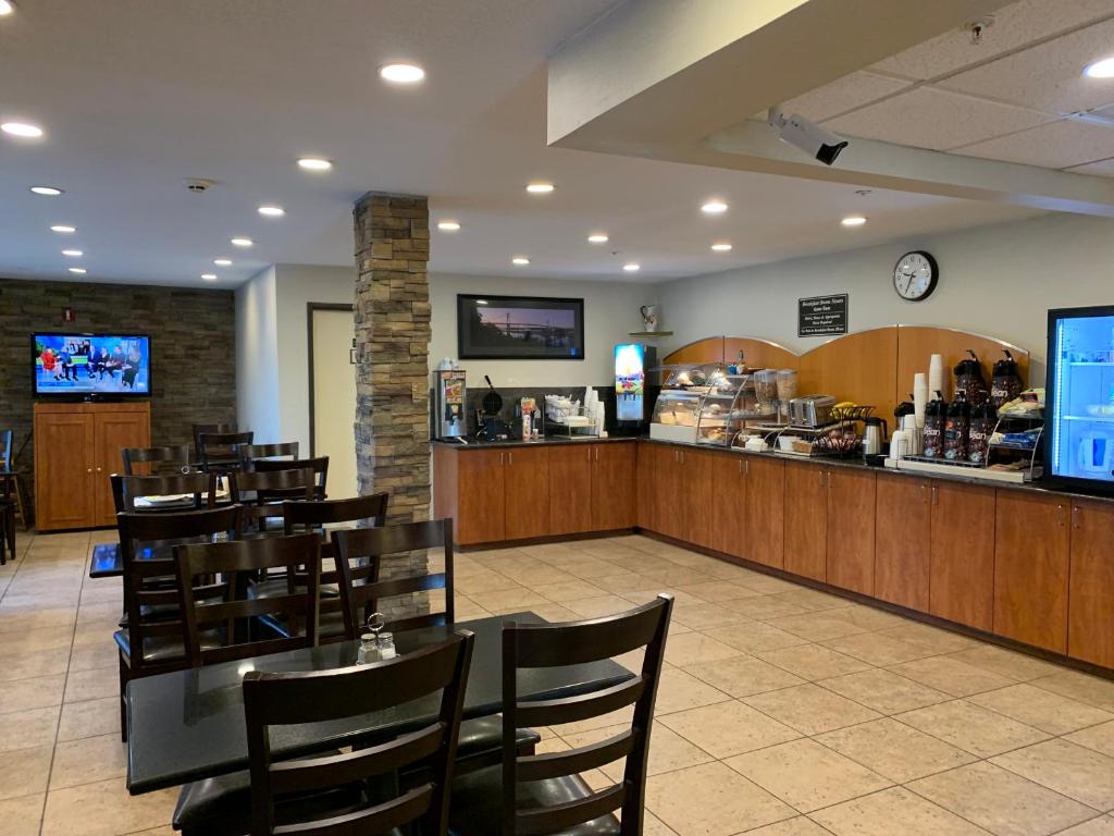 Ramada by Wyndham Portland photo 4