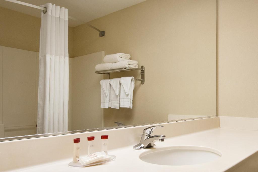 Ramada by Wyndham SeaTac Airport photo 3