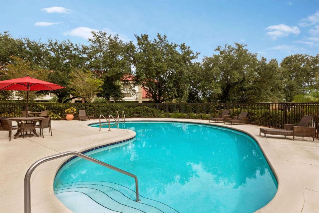 Ramada by Wyndham Suites Orlando Airport- Free Airport Shuttle photo 3