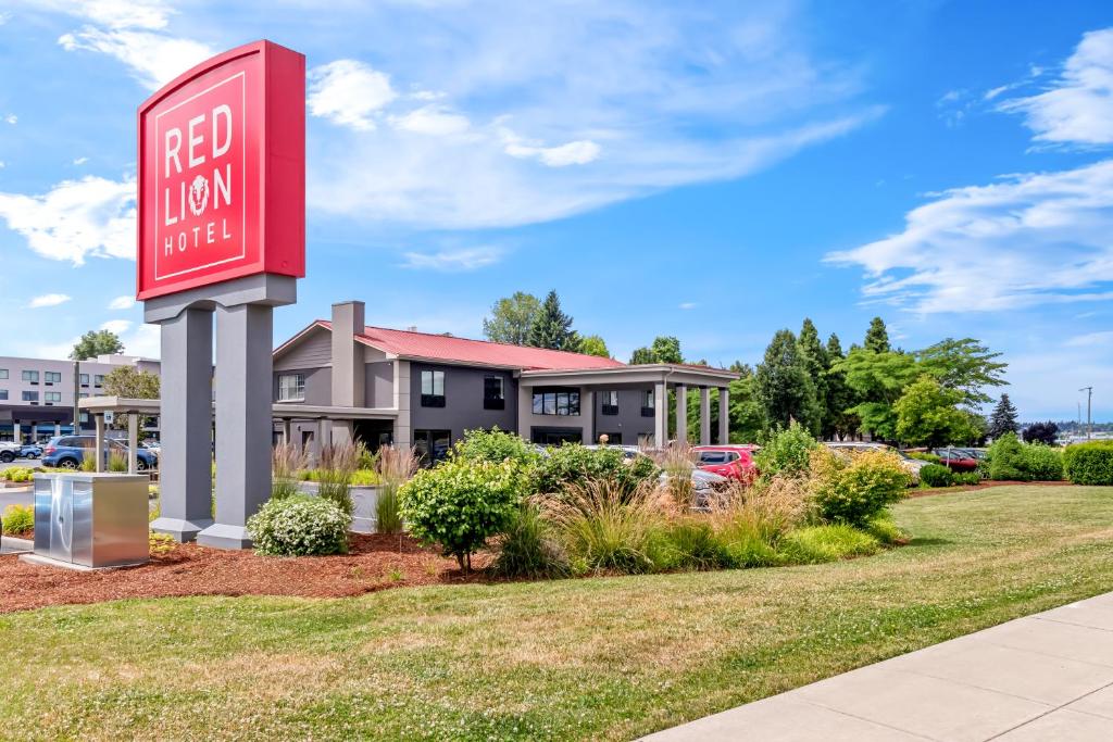 Red Lion Hotel Portland Airport, photo 1