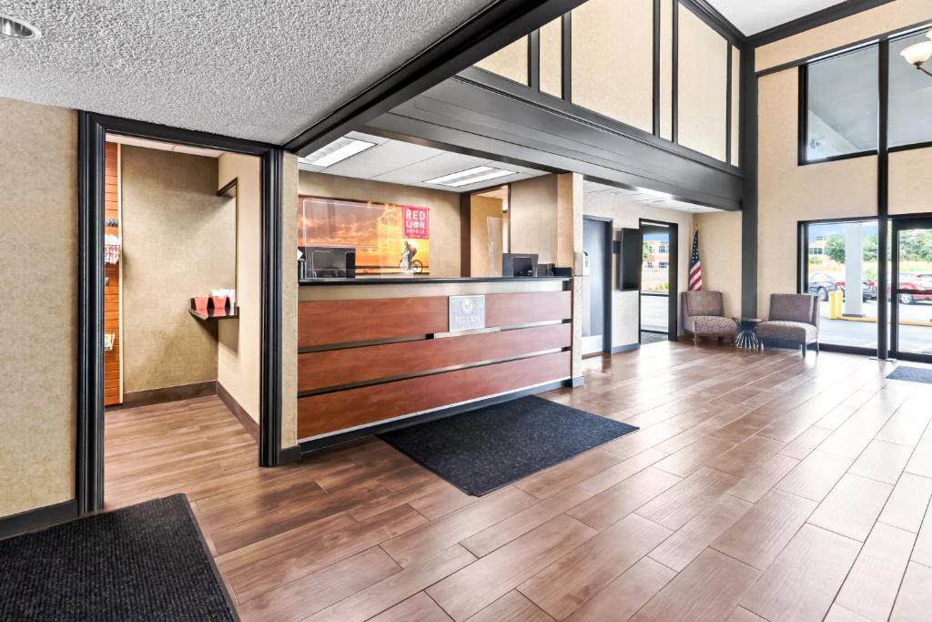 Red Lion Hotel Portland Airport photo 4