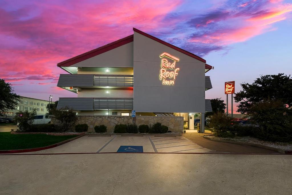 Red Roof Inn Dallas - DFW Airport North, photo 1