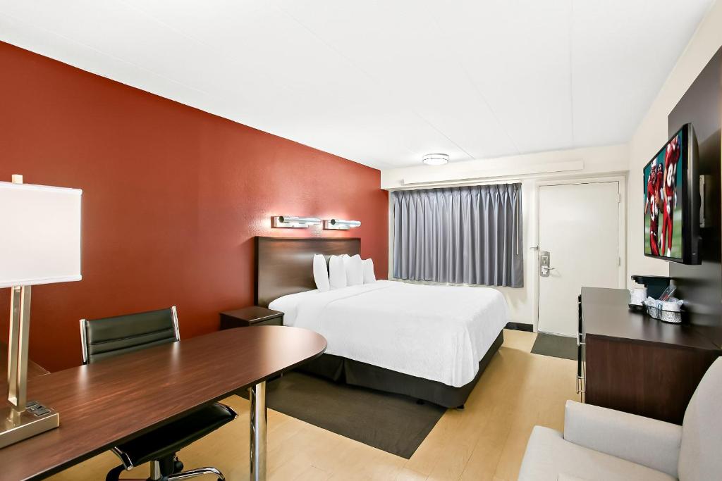 Red Roof Inn PLUS+ Baltimore-Washington DC/BWI Airport photo 2