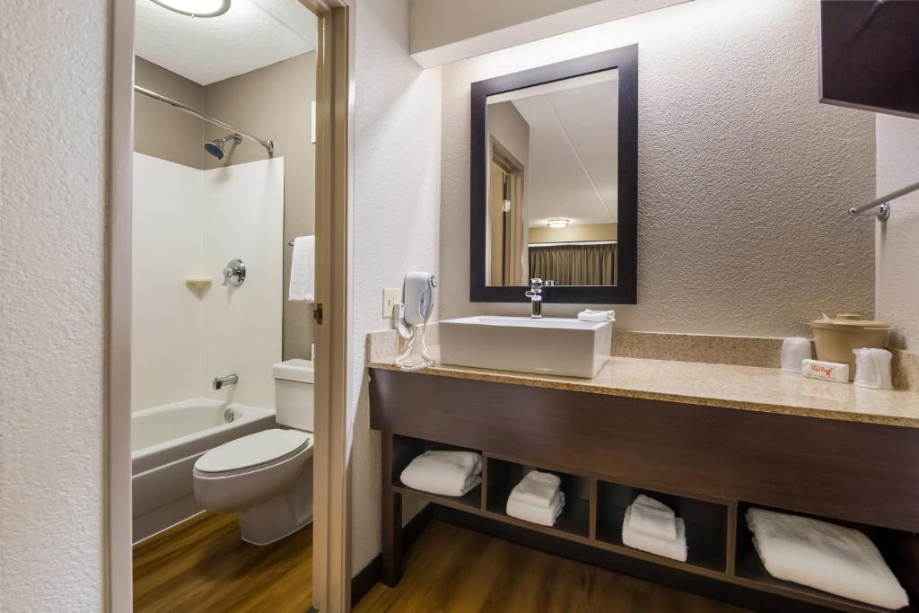 Red Roof Inn PLUS+ Nashville Airport photo 3