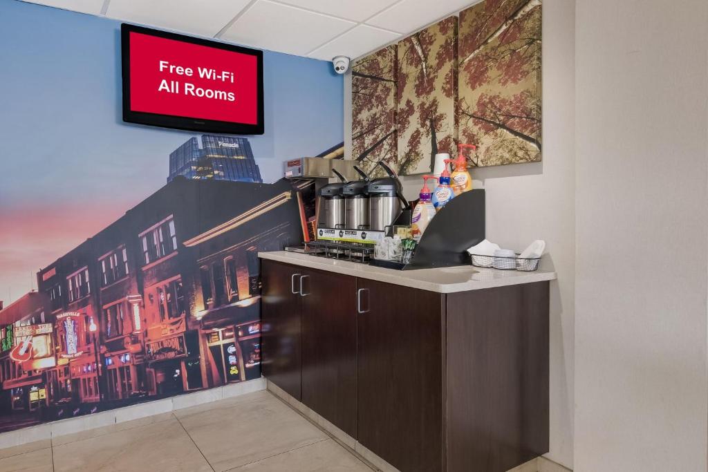 Red Roof Inn PLUS+ Nashville Airport photo 4