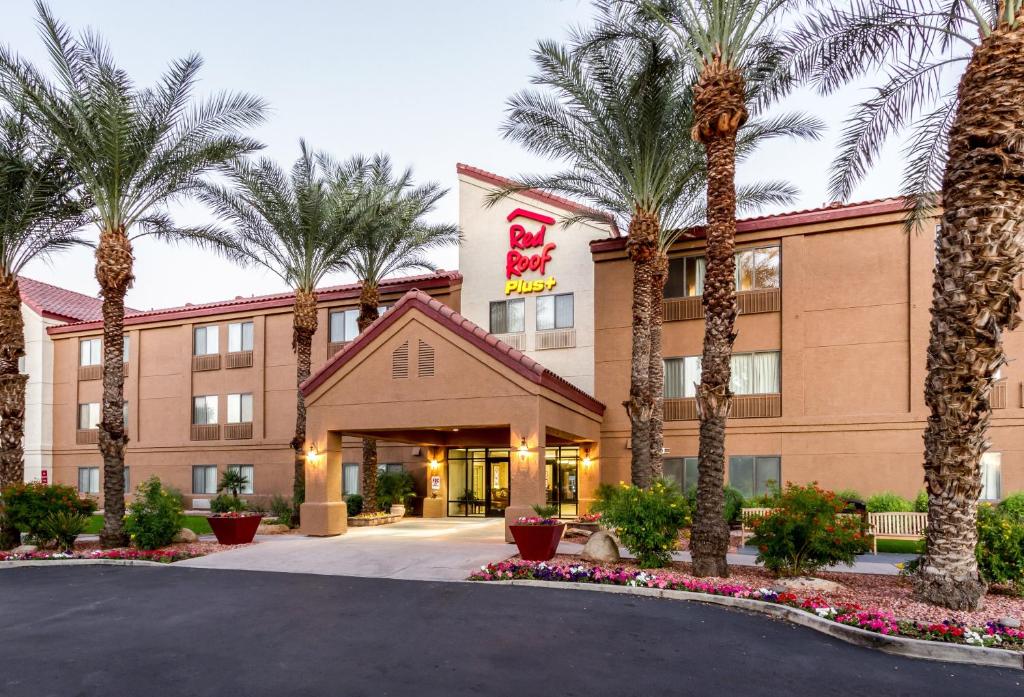 Red Roof Inn PLUS+ Tempe - Phoenix Airport, photo 1