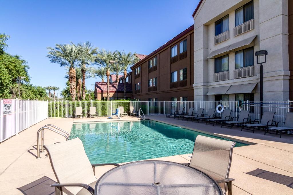 Red Roof Inn PLUS+ Tempe - Phoenix Airport photo 4