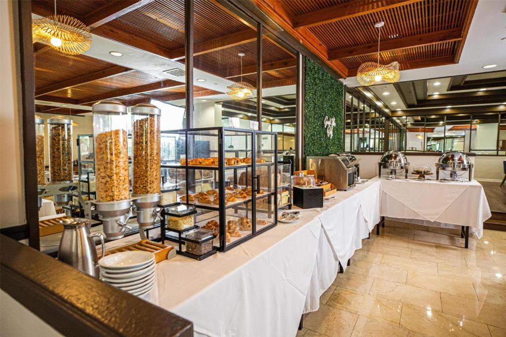Regency Miami Airport by Sonesta photo 4