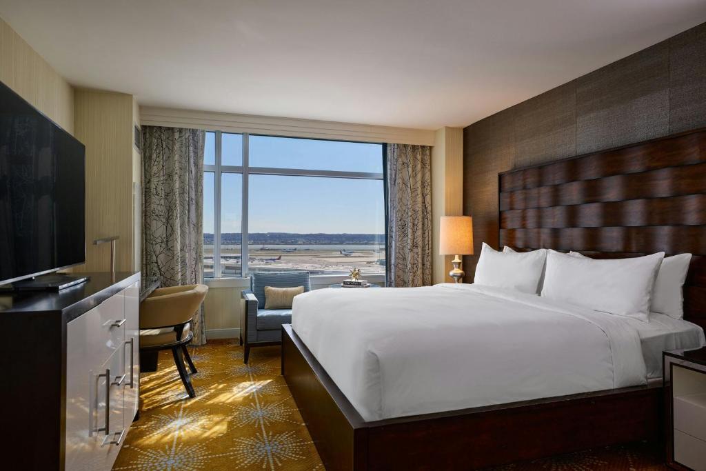 Renaissance Arlington Capital View Hotel photo 2