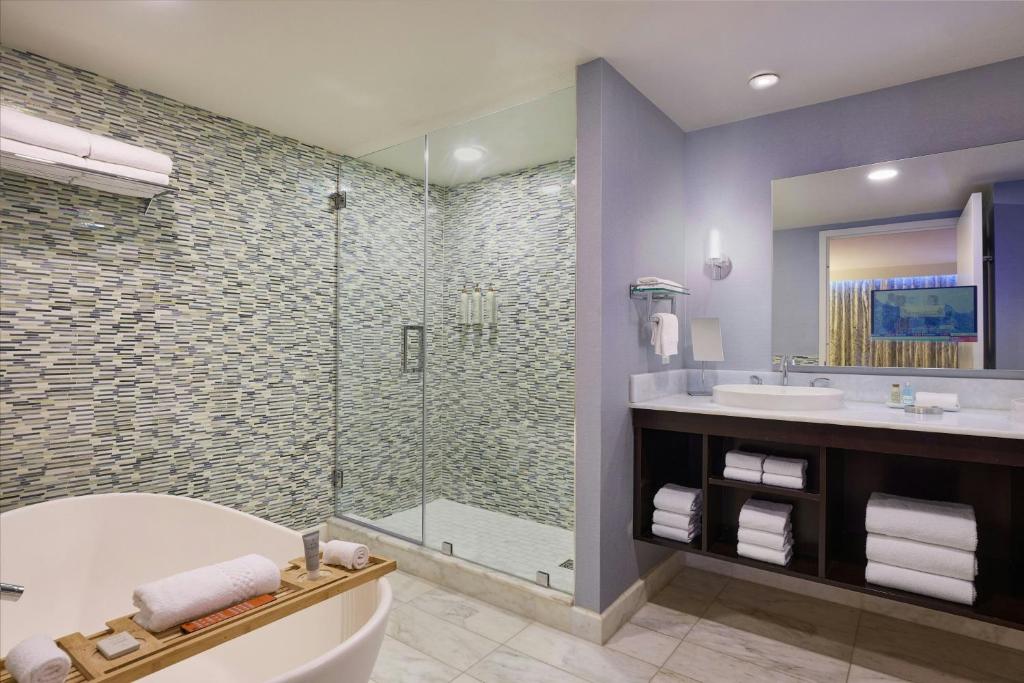 Renaissance Arlington Capital View Hotel photo 3