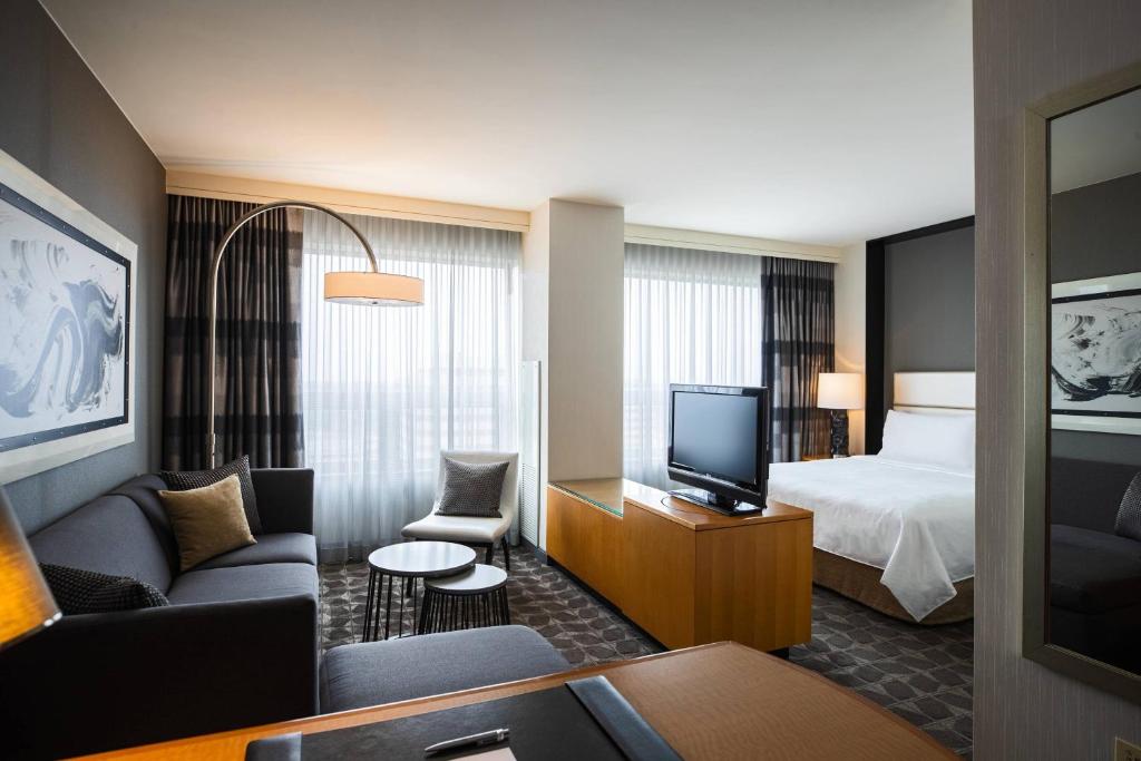 Renaissance Chicago O'Hare Suites Hotel, photo 1