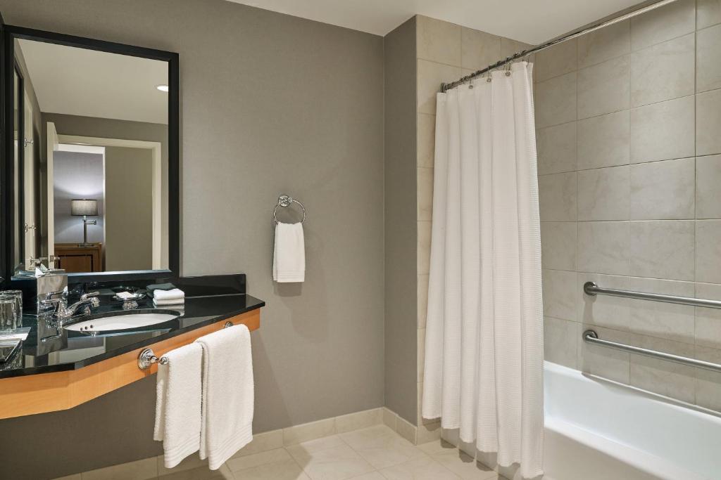 Renaissance Chicago O'Hare Suites Hotel photo 3